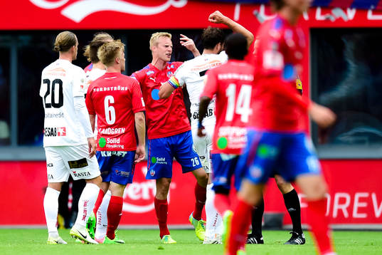 Helsingborgs Peter Larsson  i samtal med Örgrytes Johan