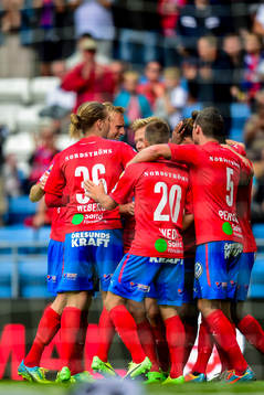Helsingborgs spelare jublar med Jesper Lange