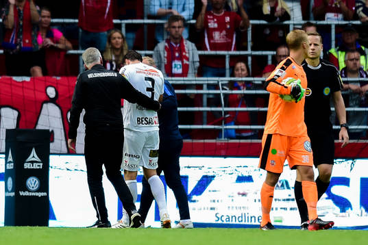 Örgrytes Johan Elmander lämnar planen