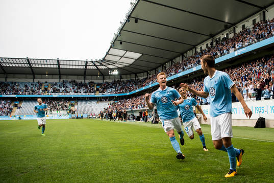 Malmö FFs Anders Christiansen och Yoshimar Yotún jublar