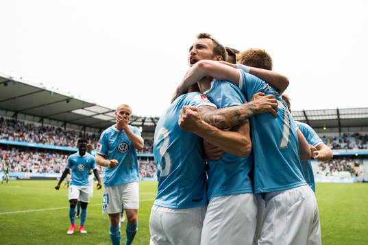 Malmö FFs Magnus Wolff Eikrem jublar med lagkamrater