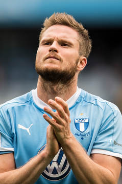 Malmö FFs Lasse Nielsen tackar publiken