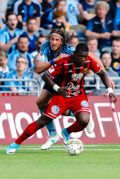 Djurgårdens Jonas Olsson och  Östersunds Salisu Abdullahi