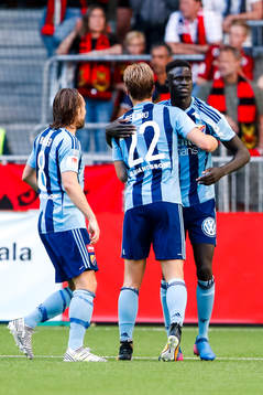 Djurgårdens Felix Beijmo och Kevin Walker jublar med Aliou