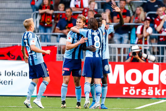 Djurgårdens Felix Beijmo och Kevin Walker jublar med Aliou