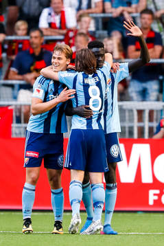 Djurgårdens Felix Beijmo och Kevin Walker jublar med Aliou