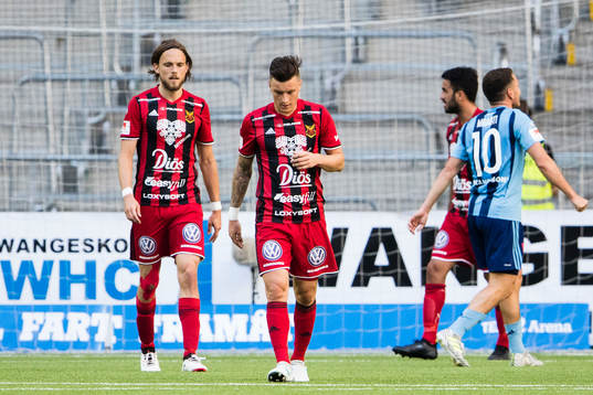 Östersunds Tom Pettersson och Jamie Hopcutt deppar