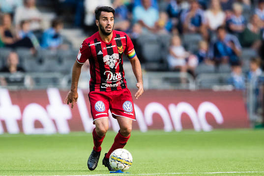 Östersunds Brwa Nouri med bollen