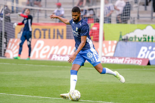 IFK Göteborgs Kristopher Da Graca värmer upp före