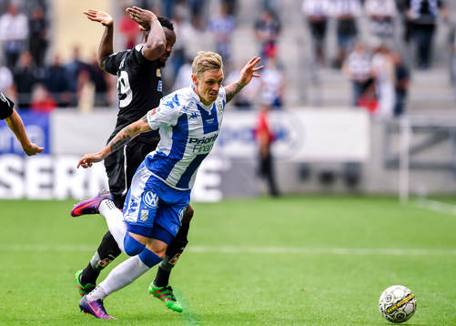 IFK Göteborgs Sören Rieks och Örebros Michael Junior Omoh