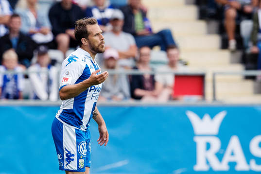 IFK Göteborgs Tobias Hysen reagerar på ett domslut