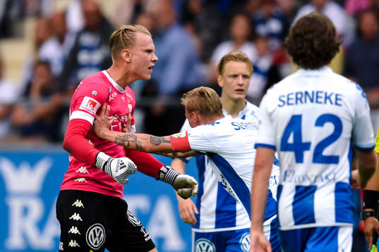 IFK Göteborgs målvakt Pontus Dahlberg irriterad