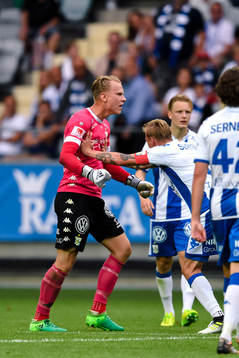 IFK Göteborgs målvakt Pontus Dahlberg irriterad