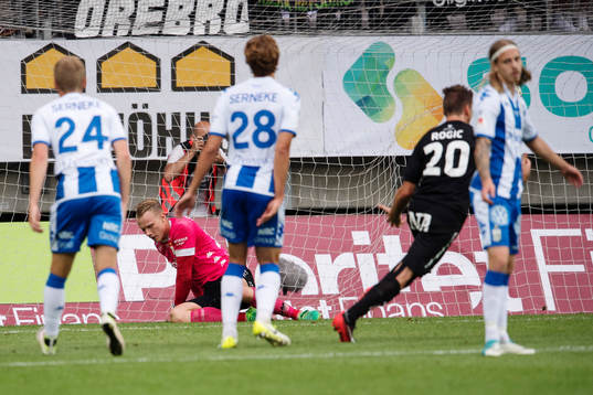Örebros Maic Sema (ej i bild) gör 2-2-målet på straff