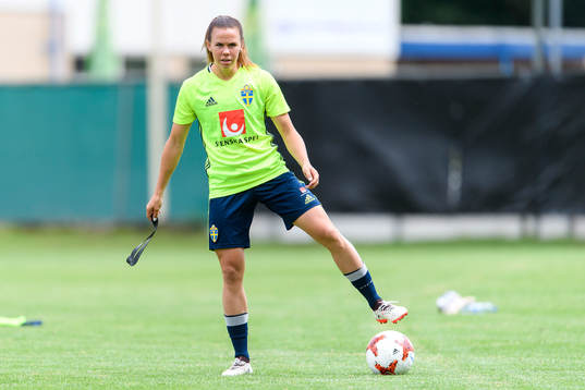 Jessica Samuelsson på en träning med det svenska