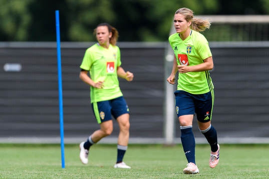 Hanna Folkesson på en träning med det svenska landslaget