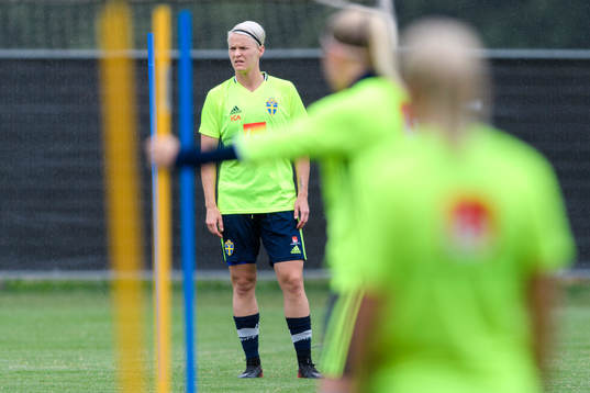 Nilla Fischer på en träning med det svenska landslaget
