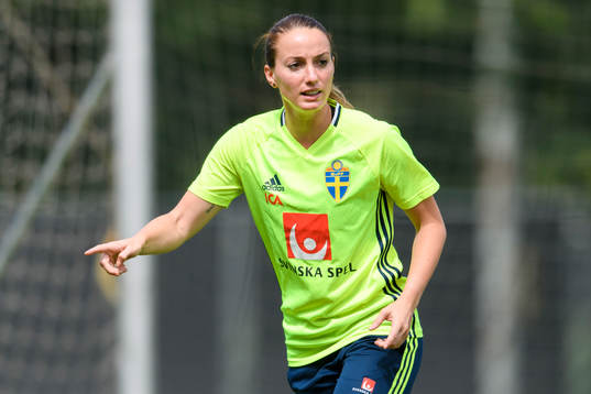 Kosovare Asllani på en träning med det svenska landslaget