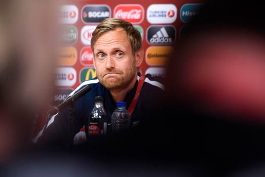 Förbundskapten Martin Sjögren på en presskonferens med