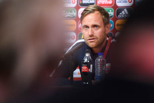 Förbundskapten Martin Sjögren på en presskonferens med