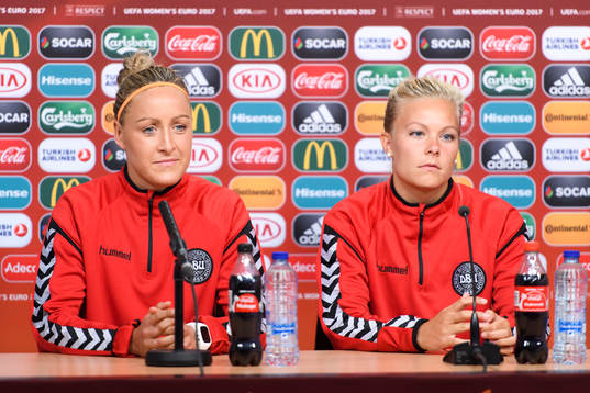 Sanne Troelsgaard och Line Sigvardsen Jensen på en