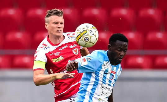 Kalmars Viktor Elm och AFC Eskilstunas Chidi Omeje
