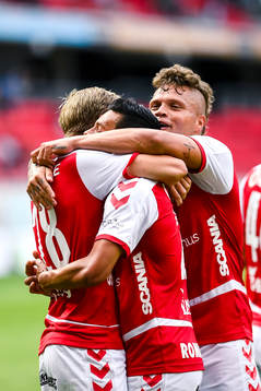 Kalmars spelare jublar