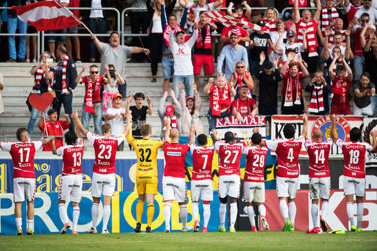 Kalmarspelarna jublar