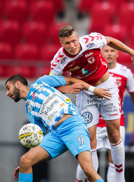 Kalmars Viktor Elm och AFC Eskilstunas Sasa Matic