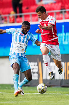 Kalmars Melker Hallberg och AFC Eskilstunas Chidi Omeje