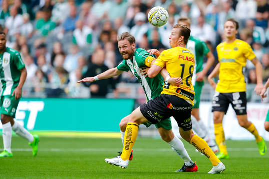 Hammarbys Arnór Smárason och Elfsborgs Simon Olsson
