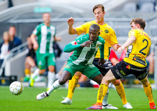 Elfsborgs Simon Olsson och Jesper Manns försvarar mot