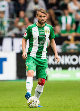 Hammarbys Mads Fenger Nielsen med bollen