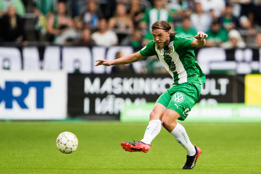 Hammarbys Björn Paulsen med bollen