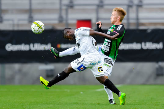 Östers Isaac Shaze och GAIS Andreas Peterson