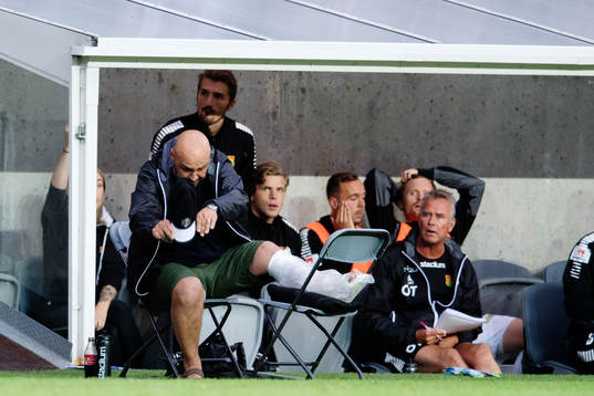 GAIS tränare Bosko Orovic reagerar och kastar kepsen