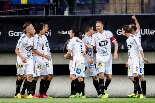 Östers spelare jublar