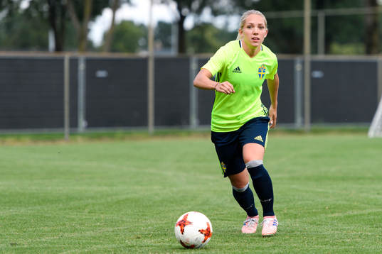 Elin Rubensson på en träning med det svenska landslaget