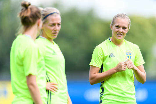 Linda Sembrant och Magdalena Eriksson på en träning med