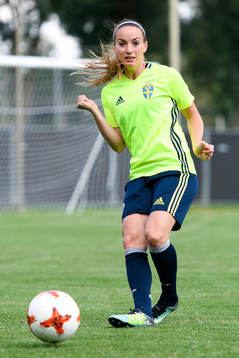 Kosovare Asllani på en träning med det svenska landslaget
