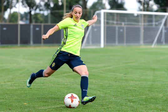 Kosovare Asllani på en träning med det svenska landslaget