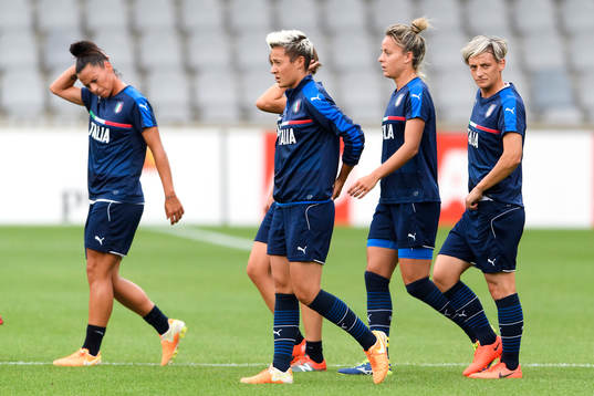 Melania Gabbiadini (th) på en träning med det italienska