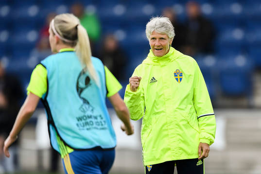Sveriges förbundskapten Pia Sundhage före matchen mellan