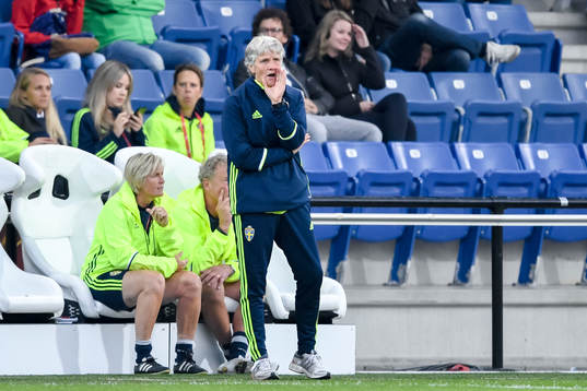 Sveriges förbundskapten Pia Sundhage  i matchen mellan