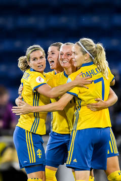 Sveriges Hanna Folkesson , Olivia Schough , Stina