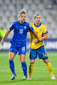 Italiens Martina Rosucci och Sveriges Hanna Folkesson i