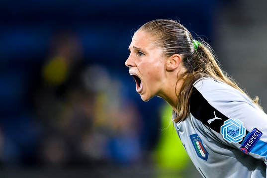 Italiens målvakt Laura Giuliani  i matchen mellan Sverige