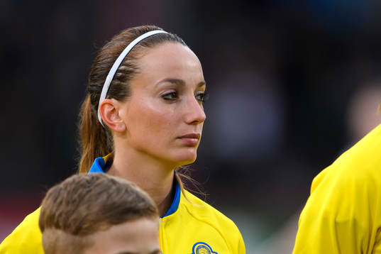 Sveriges Kosovare Asllani vid lineup innan matchen mellan