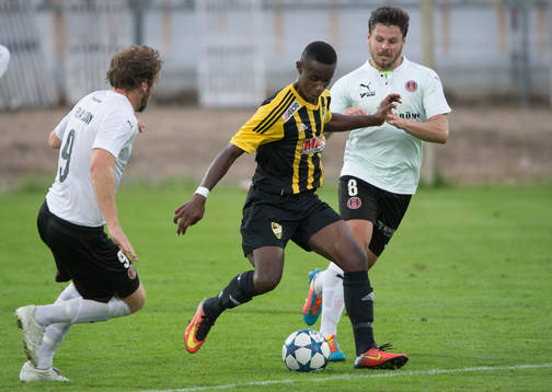 IFK Hässleholms Carl Mujaguzi i matchen i Svenska Cupen