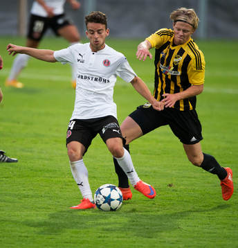 Hittarps Omar Hamid och IFK Hässleholms Philip Bengtsson i